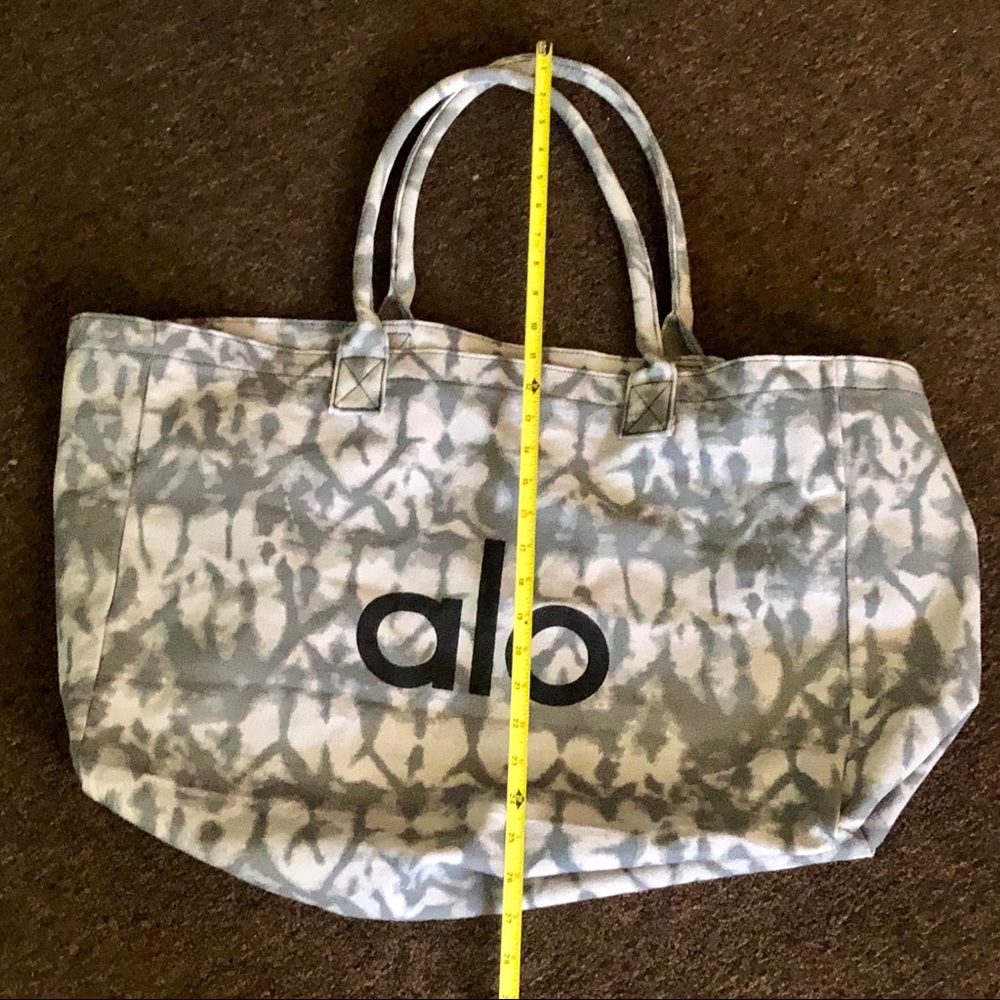 ALO Yoga Tote Bag - Picture 7 of 8